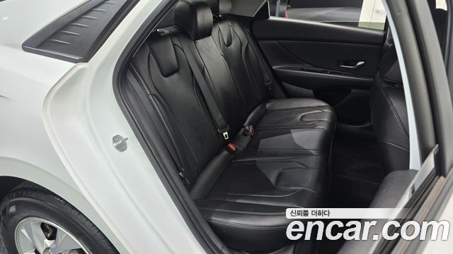 Hyundai AVANTE 2022 — photo 17
