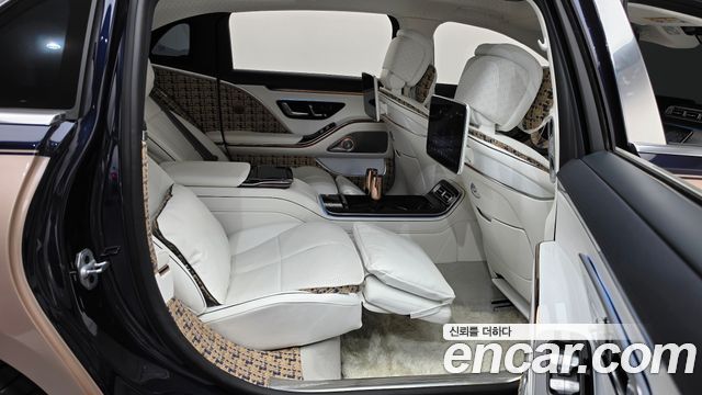 Mercedes-Benz S-Class 2023 — photo 17