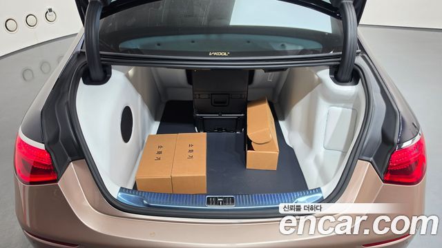 Mercedes-Benz S-Class 2023 — photo 25