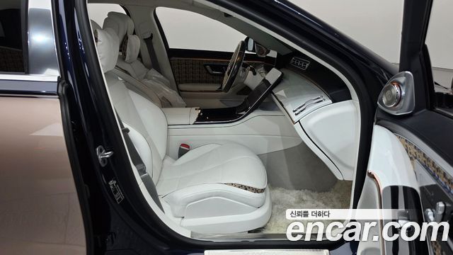 Mercedes-Benz S-Class 2023 — photo 16