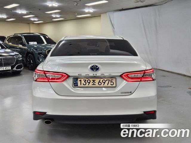 Toyota Camry 2021 — photo 4