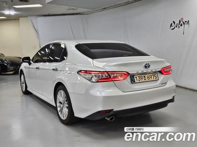 Toyota Camry 2021 — photo 5