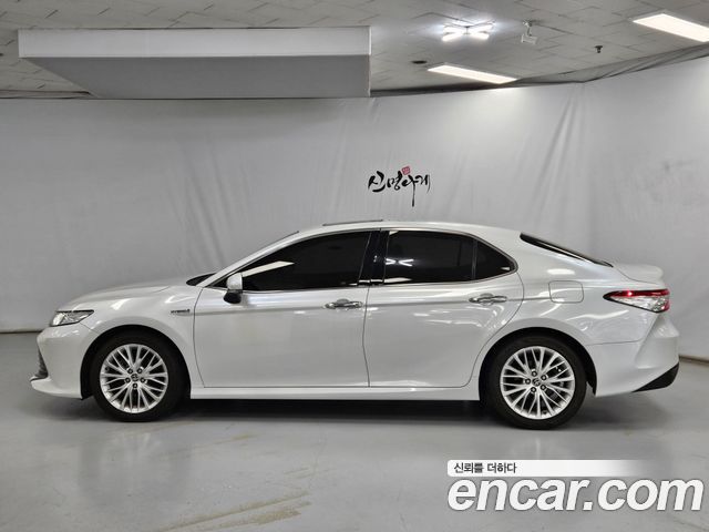 Toyota Camry 2021 — photo 6