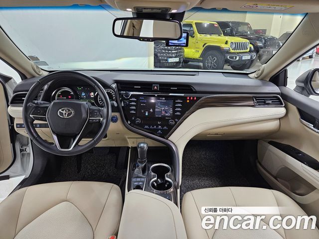 Toyota Camry 2021 — photo 7