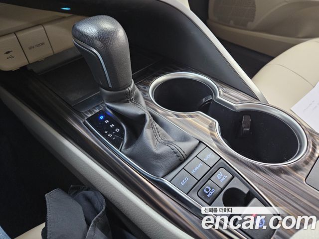 Toyota Camry 2021 — photo 9