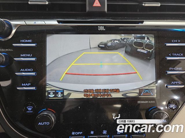 Toyota Camry 2021 — photo 13