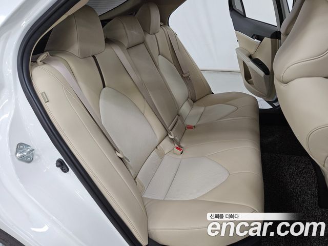 Toyota Camry 2021 — photo 14