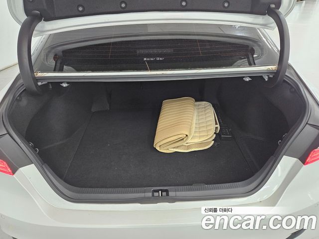 Toyota Camry 2021 — photo 17