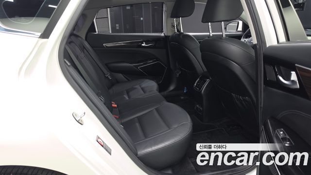 Kia K7 2018 — photo 18