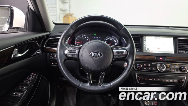 Kia K7 2018 — photo 19