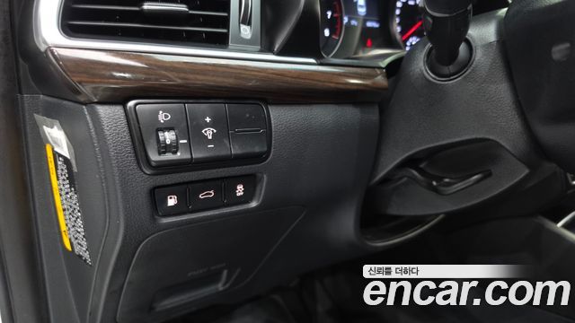 Kia K7 2018 — photo 22