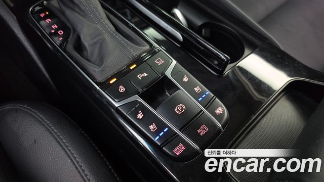 Kia K7 2018 — photo 30
