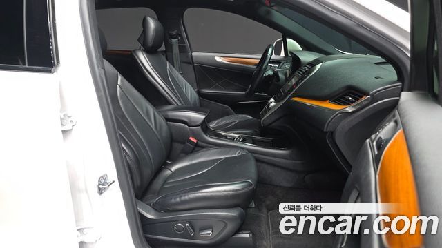Lincoln MKC 2017 — photo 17