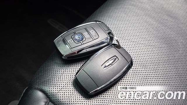 Lincoln MKC 2017 — photo 23