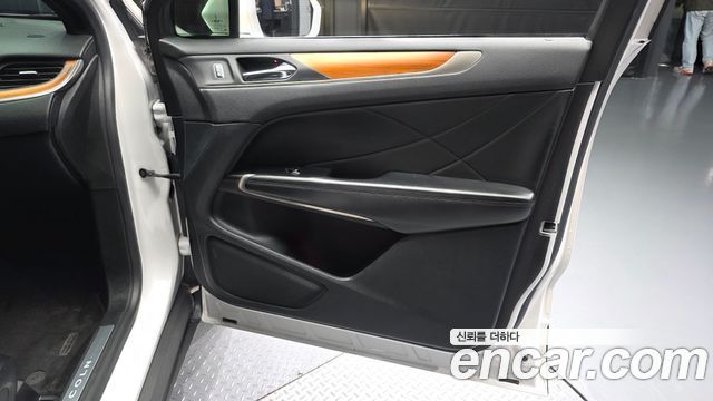 Lincoln MKC 2017 — photo 14