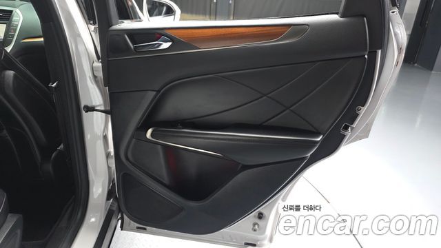 Lincoln MKC 2017 — photo 15