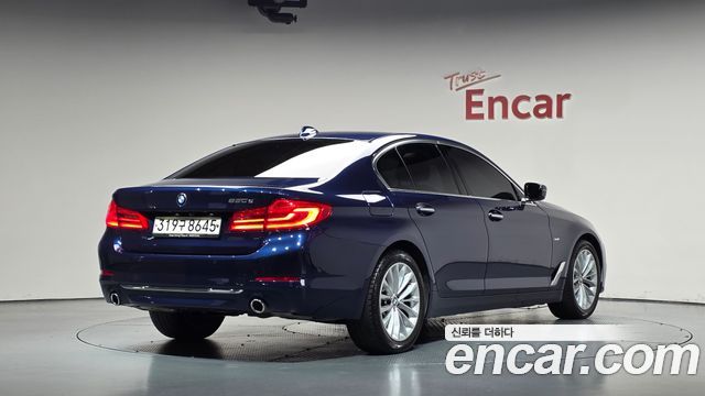 BMW 5-Series 2018 — photo 2