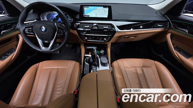 BMW 5-Series 2018 — photo 10