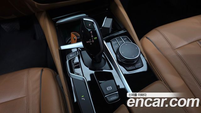 BMW 5-Series 2018 — photo 12