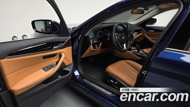 BMW 5-Series 2018 — photo 13