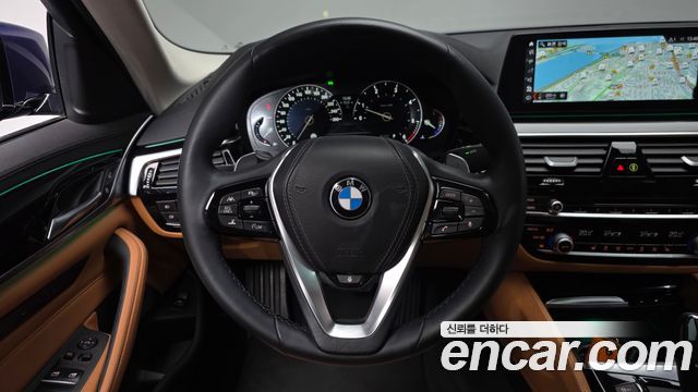 BMW 5-Series 2018 — photo 19