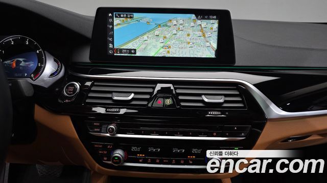 BMW 5-Series 2018 — photo 20