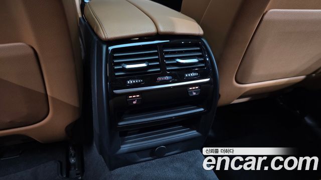 BMW 5-Series 2018 — photo 25