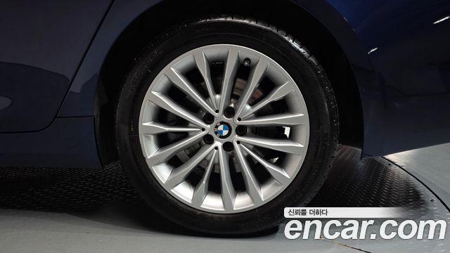 BMW 5-Series 2018 — photo 7