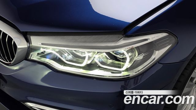 BMW 5-Series 2018 — photo 8
