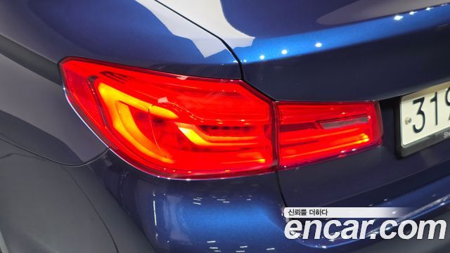 BMW 5-Series 2018 — photo 9