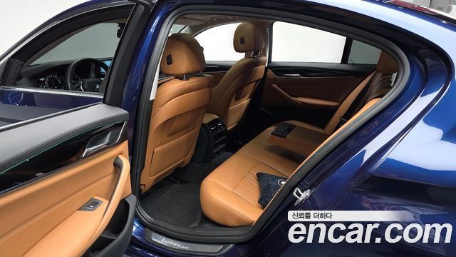 BMW 5-Series 2018 — photo 16
