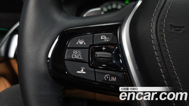 BMW 5-Series 2018 — photo 30