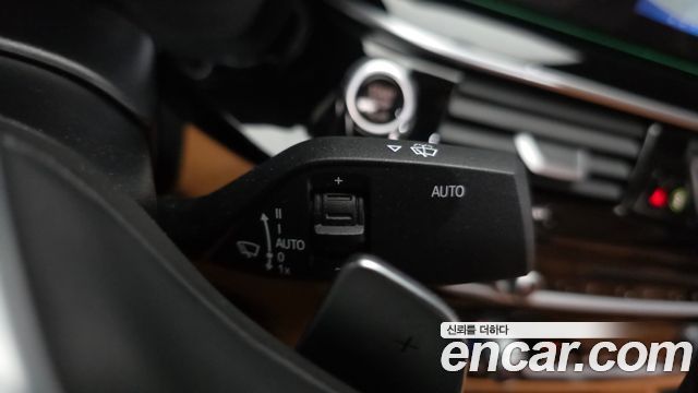 BMW 5-Series 2018 — photo 32