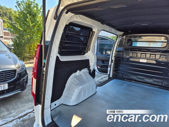 Hyundai Staria 2026 — photo 12