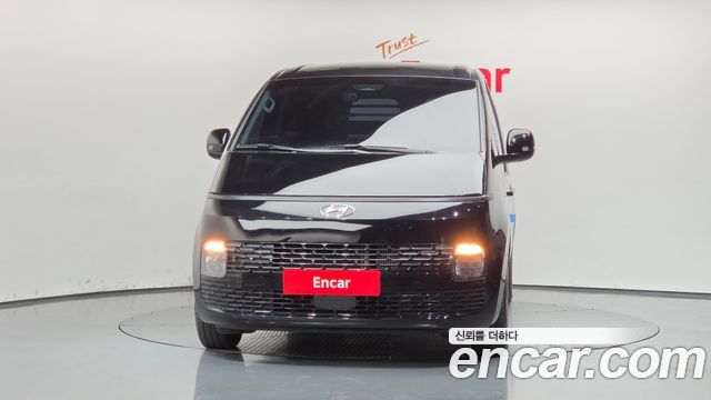 Hyundai Staria 2023 — photo 3