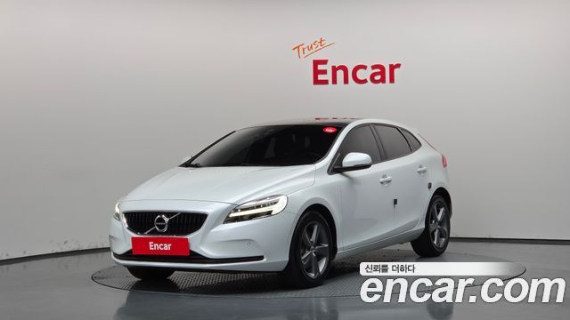 Volvo V40 2018 — photo 1