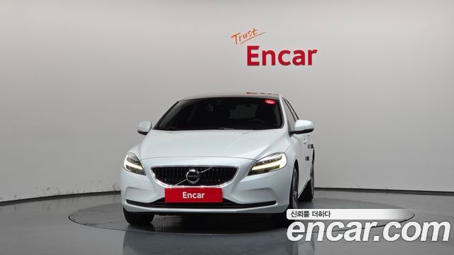 Volvo V40 2018 — photo 3