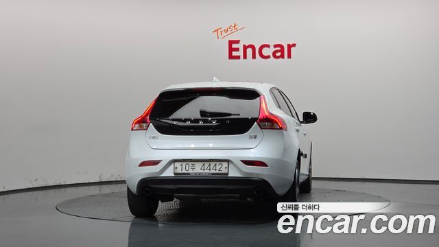 Volvo V40 2018 — photo 4