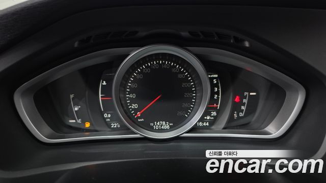 Volvo V40 2018 — photo 8