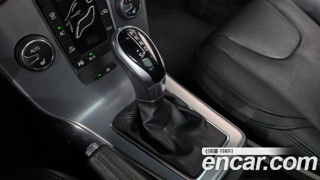 Volvo V40 2018 — photo 9