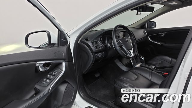 Volvo V40 2018 — photo 10