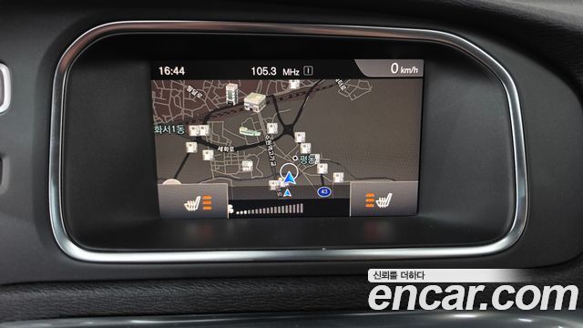 Volvo V40 2018 — photo 12