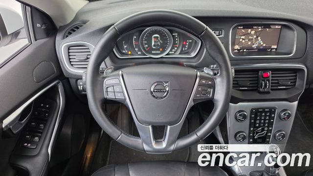 Volvo V40 2018 — photo 13