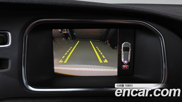 Volvo V40 2018 — photo 14