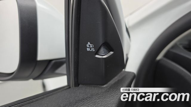 Volvo V40 2018 — photo 15