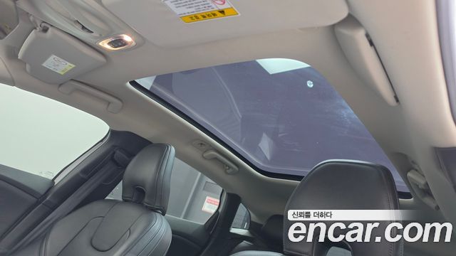 Volvo V40 2018 — photo 16