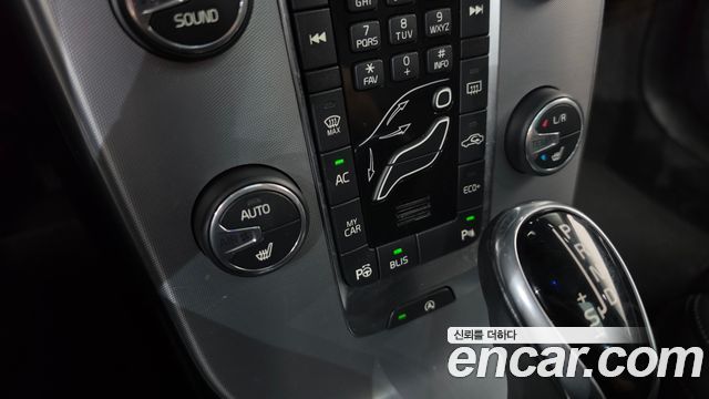 Volvo V40 2018 — photo 18