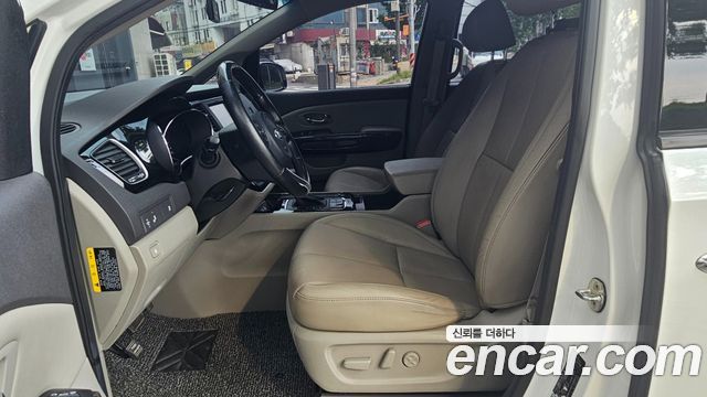 Kia Canival 2018 — photo 12