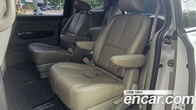 Kia Canival 2018 — photo 13