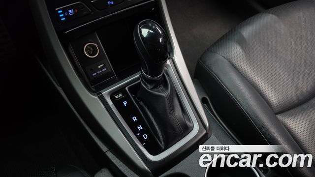 Hyundai AVANTE 2016 — photo 12
